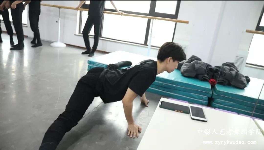 民族舞基本功練習(xí)