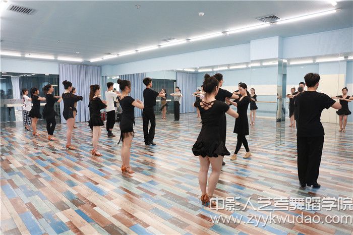 國標舞班上課場景0.jpg