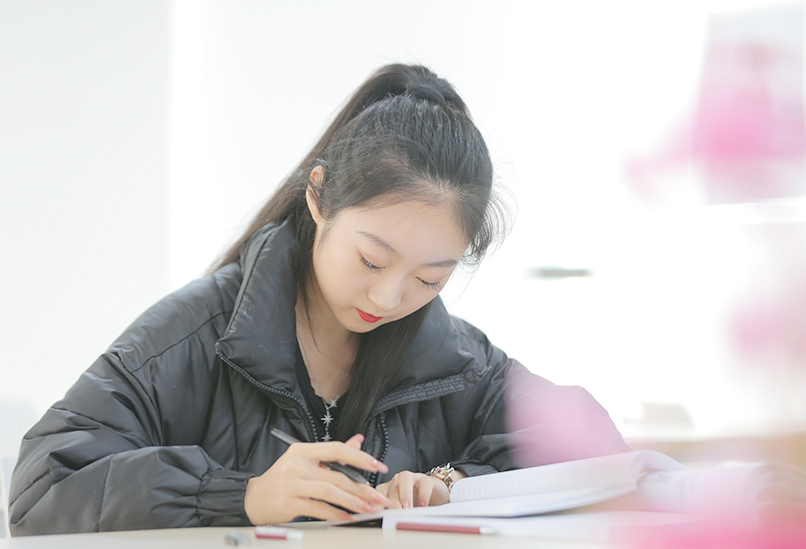 舞蹈學(xué)習(xí)班文化課英語課堂