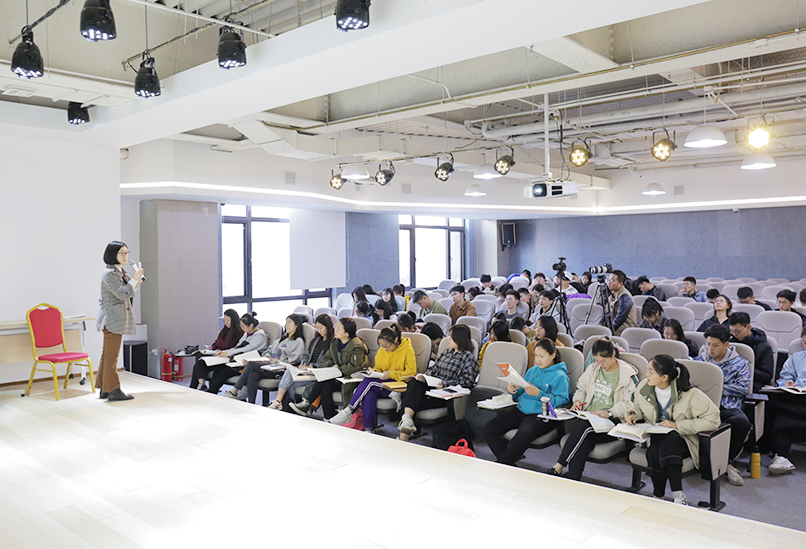 北京舞蹈培訓(xùn)文化課政治課堂